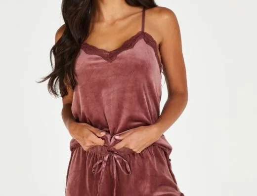 Travaille enligne<div class="listing-provider-name">kenza oudghiri</div>